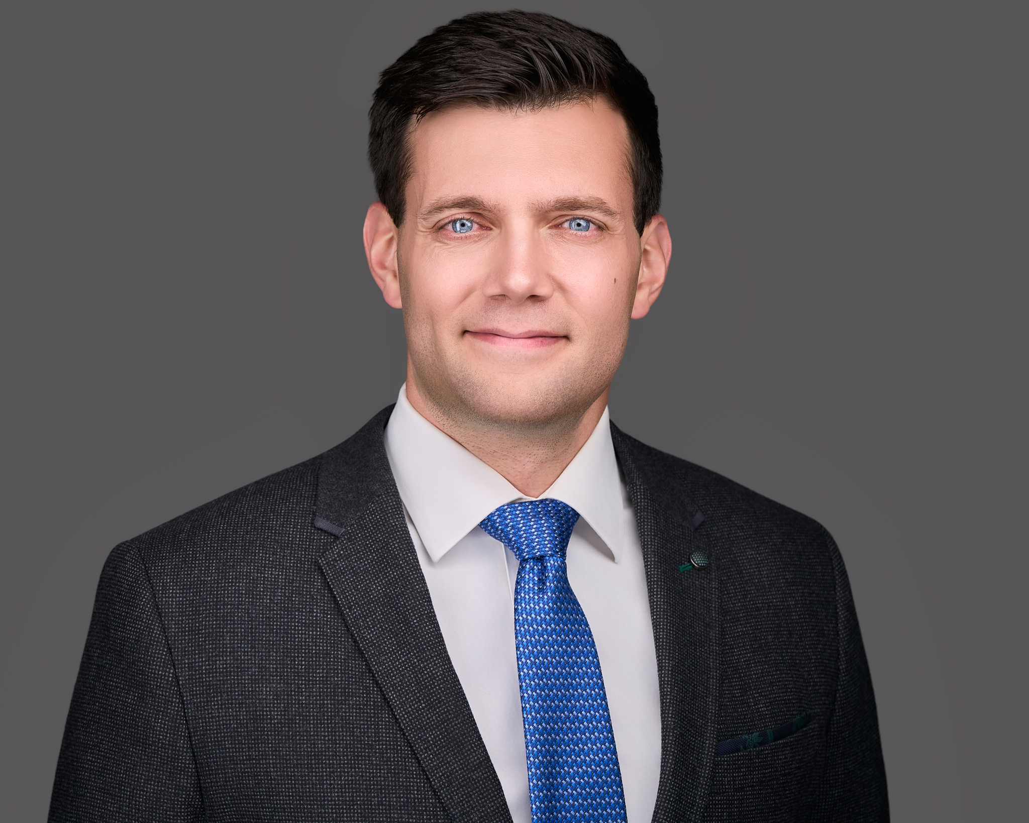 Austin English, MBA, Senior Associate of Investment/Retail at Commercial Kentucky.