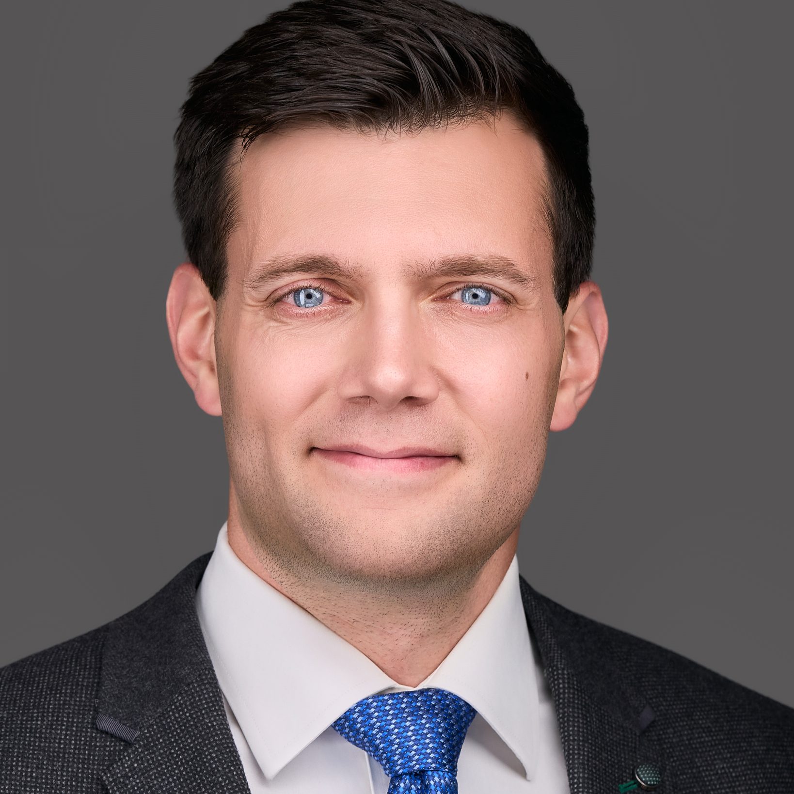 Austin English, MBA, Senior Associate of Investment/Retail at Commercial Kentucky.